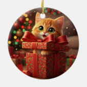 プレゼントの箱から顔を出す猫 クリスマス セラミックオーナメント (裏面)