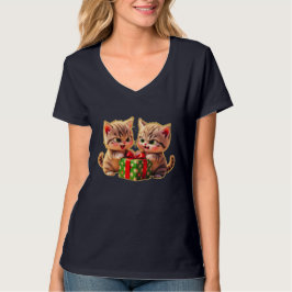 **プレゼントを奪い合うかわいい子猫たち - 楽しいクリスマス Tシャツ