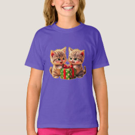 **プレゼントを奪い合うかわいい子猫たち - 楽しいクリスマス Tシャツ