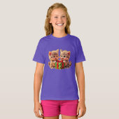 **プレゼントを奪い合うかわいい子猫たち - 楽しいクリスマス Tシャツ (正面フル)
