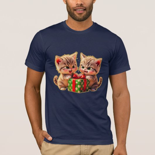 **プレゼントを奪い合うかわいい子猫たち - 楽しいクリスマス Tシャツ (正面)