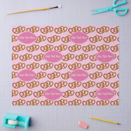 プレッツェル愛とカスタム文字リピート柄ピンク 薄葉紙 (クラフト)