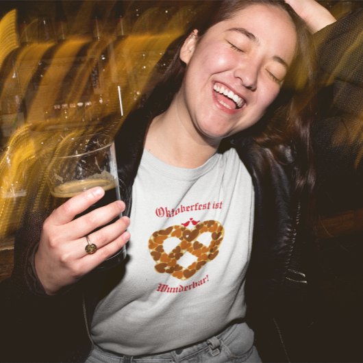 プレッツェル ハート オクトーバーフェスト カスタマイズ可能 Tシャツ