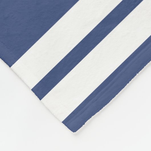 プレッピーで青く白い湖の家のモノグラム フリースブランケット (角)