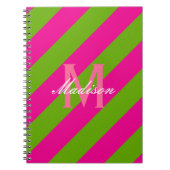 プレッピーなショッキングピンク及びライムグリーンのストライプのなモノグラム ノートブック (正面)