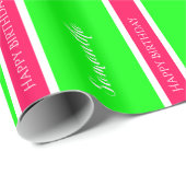 プレッピーなピンクおよび緑のパーソナライズなストライプ ラッピングペーパー (ロールコーナー)