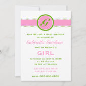 プレッピーなピンク及びライムグリーンのモノグラムのストライプのな2ベビー 招待状 (正面)