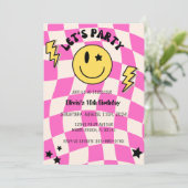 プレッピー ハットピンク Y2K スマイル 誕生日 招待状 (スタンド正面)