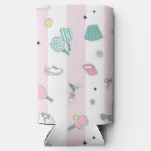 プレッピー ピンク モノグラム ピックルボール ギフト 彼女へ スリム缶クーラー (裏面)