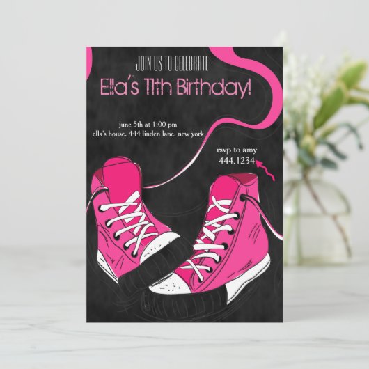 プレティーンの10代の若者のカッコいいのスニーカーの誕生日の招待状 招待状 (スタンド正面)