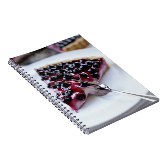 プレートでスライスするブルーベリーパイ ノートブック (右側)