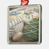 プレートのクリスマスおよびハヌカーのクッキー、 メタルオーナメント (左)