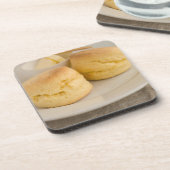 プレートのバターが付いている明白なscone コースター (左側)