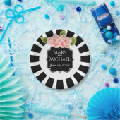 プレートを黒い及び白のストライブ柄のピンクの植物相個人化して下さい ペーパープレート (パーティー)