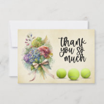 プレーヤーからの花の束とテニスボール