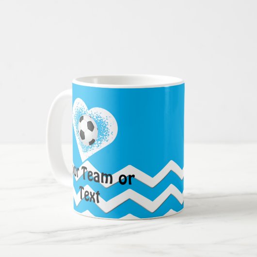 プレーヤーのためのパーソナライズなサッカーのギフトあなたの文字 コーヒーマグカップ (正面左)