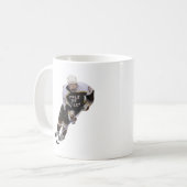 プレーヤーの写真及びAVのロゴのコーヒー・マグ コーヒーマグカップ (正面左)