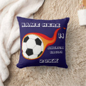 プレーヤーの名前のパーソナライズなサッカーの青い枕 クッション (Blanket)