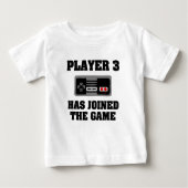 プレーヤー3はゲームのおもしろいな新生児のワイシャツを結合しました ベビーTシャツ (正面)