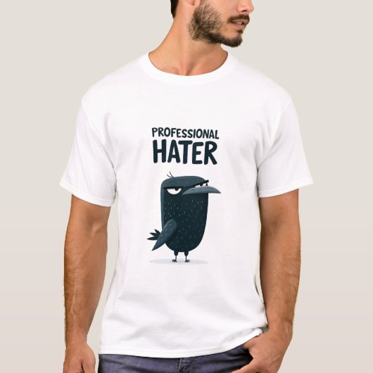 プロの嫌味屋さん ユーモラスな不機嫌なカラスのキャラクター Tシャツ (正面)