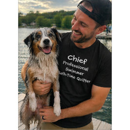 プロの水泳選手、お風呂タイムは嫌がる愛犬グッズ Tシャツ