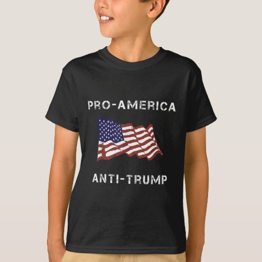 プロアメリカアンチトランプ米国国旗 Tシャツ (正面)