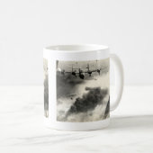 プロエシチの油田上のWWII B-24s コーヒーマグカップ (正面右)