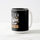 プログラマがコーヒーをコード化 ツートーンマグカップ (正面右)