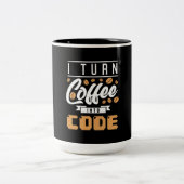 プログラマがコーヒーをコード化 ツートーンマグカップ (中央)