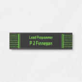 プログラマコード黒と緑 – 自分の名前/役割 サインプレート (正面)