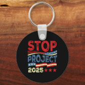 プロジェクト2025アンチトランプ米国国旗の政治的女性M キーホルダー (正面)