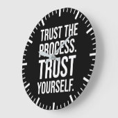 プロセスを信頼し、自分自身を信頼する – 成功 ラージ壁時計 (傾斜)