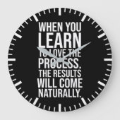 プロセスを愛する – 成功ハッスルジムやる気を起こさせる ラージ壁時計 (正面)