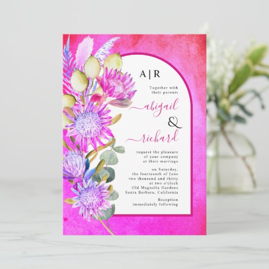 プロテアの花とパンパスグラス結婚マゼンタ 招待状 (スタンド正面)