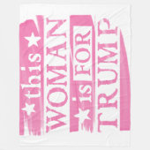 プロトランプ – この女性はトランプピンク フリースブランケット (正面)