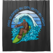 プロバイデイ、神話バイナイトサーフィンビッグフットブラック シャワーカーテン (正面)