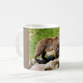 プロファイルから見た茶色のクマ（ウルソスのアークトス） コーヒーマグカップ (正面左)
