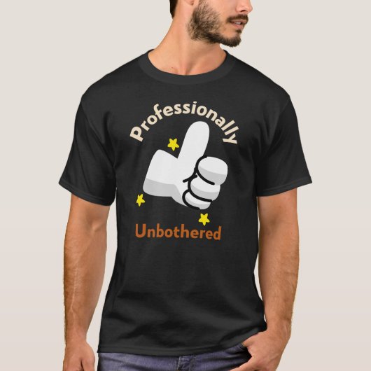プロフェッショナルに気にしない面白い皮肉な言葉 Tシャツ (正面)