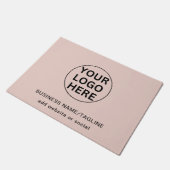 プロフェッショナルビジネスロゴ&文字赤面ピンク ドアマット (アングル)
