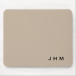 プロフェッショナルベージュ&ブラックモノグラムイニシャル マウスパッド<br><div class="desc">mousepadパーソナライズされたはベージュとブラックのカラーシンプルパレットでモノグラムの、デザインのミニマルモダンリストを特徴としている。右下カスタム角のモダンフォントに表示されシンプルるモノグラムイニシャル。家スタイリッシュ内のモダンオフィス、作業宇宙領域、またはオフィスのギフト用のマウエレガントスパッド。このマウスタイリッシュスパッドはエレガント、オフィス用品やアクセサリーの調整品の大規模なコレクションの一部であカスタマイズり、あなたのホームオフィスやワークエリアやオフィスのギフトとしてあなたのニーズに合うように設計されている；エグゼクティブやプロフェッショナルのための完璧なギフト。デザインこのモノグラムの簡単を使用してテンプレートを使用する独自のマウスパッドを提供されたフィールド。まカスタマイズた、「カスタマイズ」を選択してレイヤーセクションに移動してデザインを表示し、背景色やその他のイメージ要素を好みに合わせて変更するか、または「メッセージ」ボタンを使用してデザイナーにメッセージを表示することによ連絡り、さらに詳細を確認できます。</div>