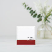 プロフェッショナルミニマルモダンリストホワイトマルーン スクエア名刺 (スタンド正面)