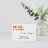 プロフェッショナルモダンオレンジホワイトミニマリストプレーン 名刺 (スタンド正面)