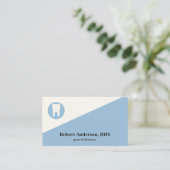 プロフェッショナルモダン歯科の歯科医 名刺 (スタンド正面)