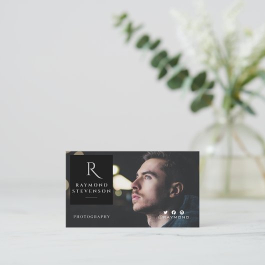 プロフェッショナルモノクロモノグラムの写真 名刺 (スタンド正面)