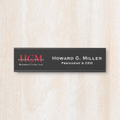 プロフェッショナルモノグラムロゴブラックレッドホワイト サインプレート (正面)