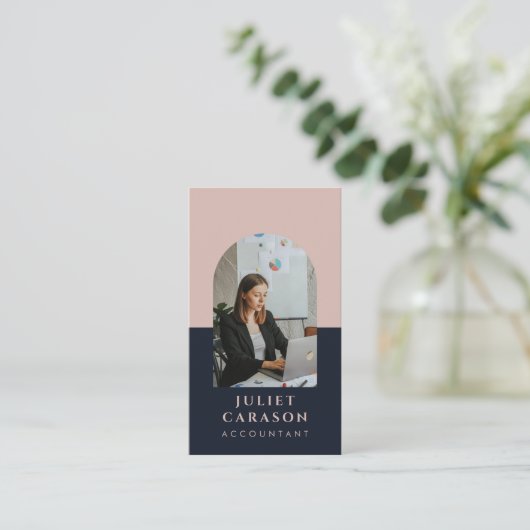 プロフェッショナル会計士Archフォト赤面ピンク 名刺 (スタンド正面)