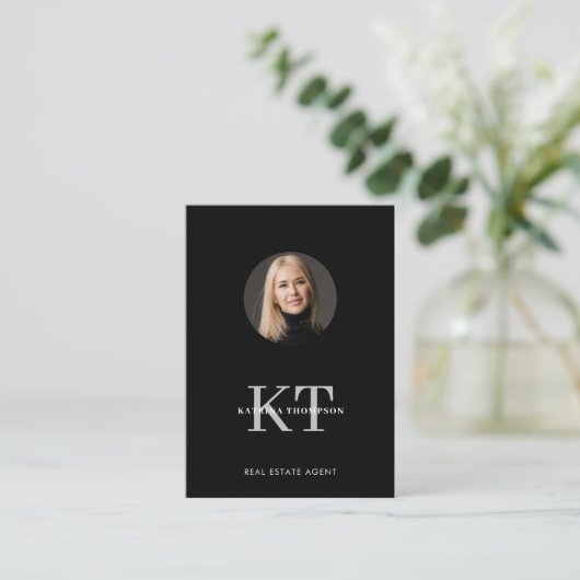 プロフェッショナル実在エステートフォト不動産仲介業者ブラック 名刺 (スタンド正面)