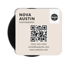 プロフェッショナルQRコードミニマルデザインとロゴ