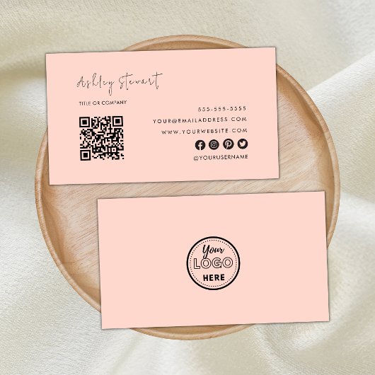 プロフェッショナルQrコードロゴモダン赤面ピンク 名刺