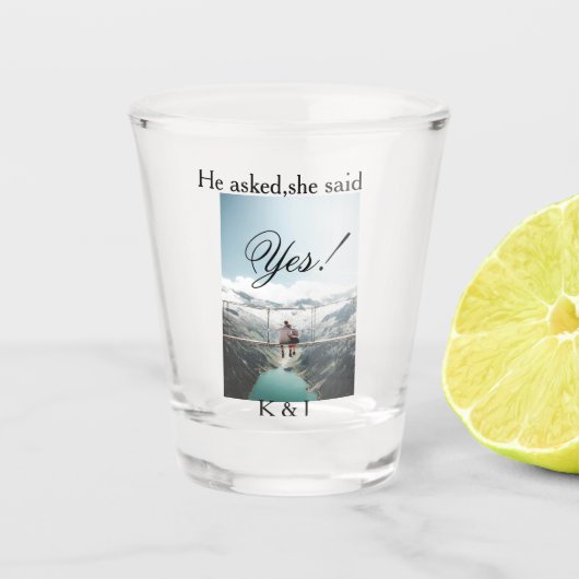 プロポーズしたら彼女はイエスと言った 婚約写真 名前 スタイリスト ショットグラス (正面)